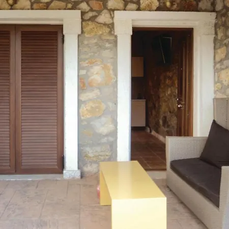 2 Bedroom Beautiful In Astros Peleponese 度假居