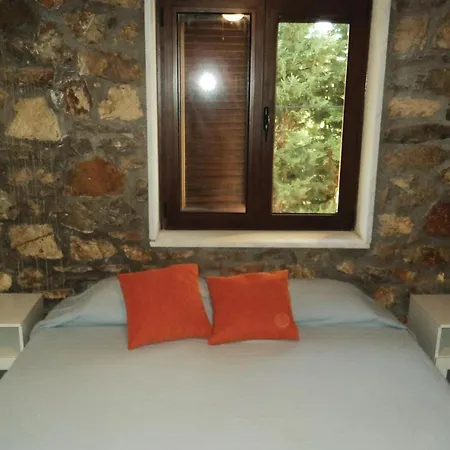 度假居 2 Bedroom Beautiful In Astros Peleponese *