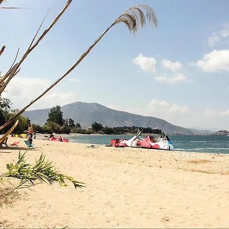 度假居 2 Bedroom Beautiful In Astros Peleponese Koutroufa